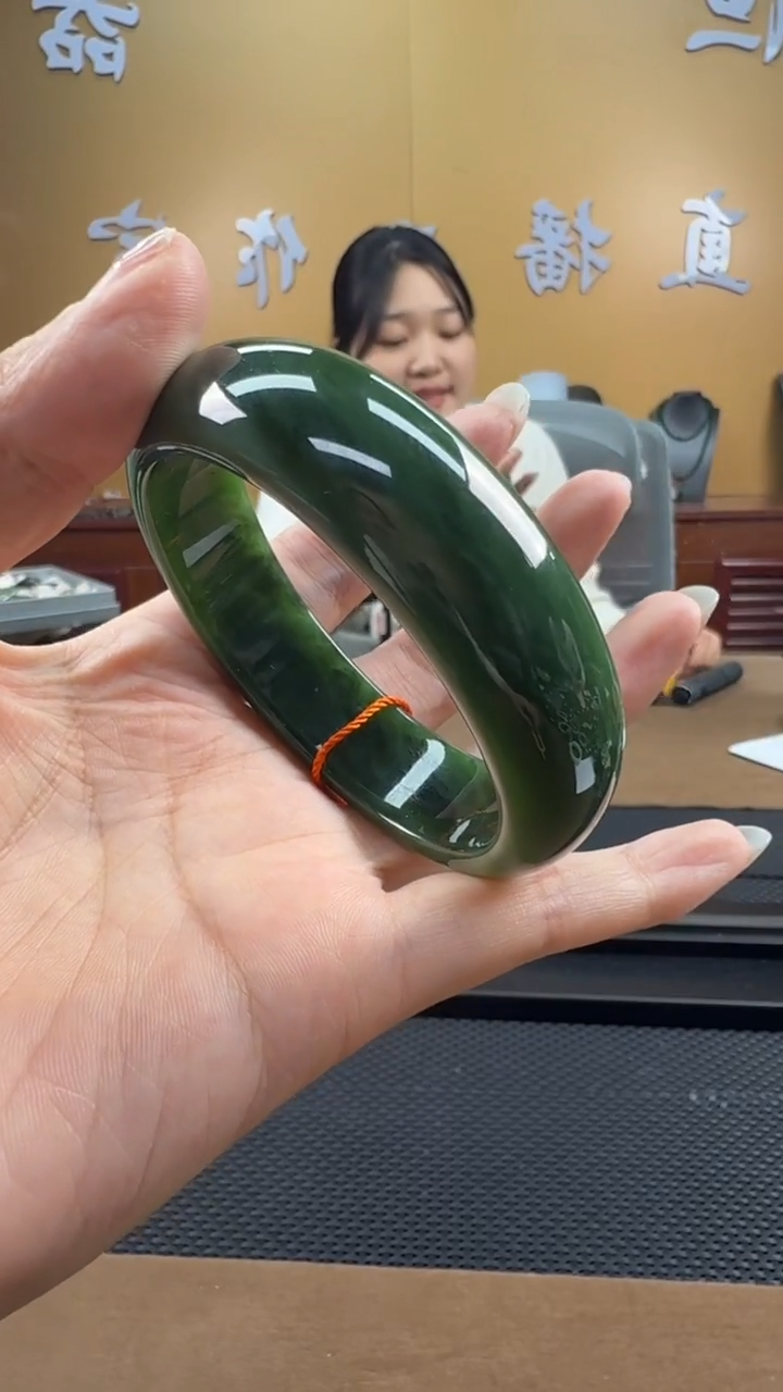 颈饰未镶嵌和田玉手镯60+