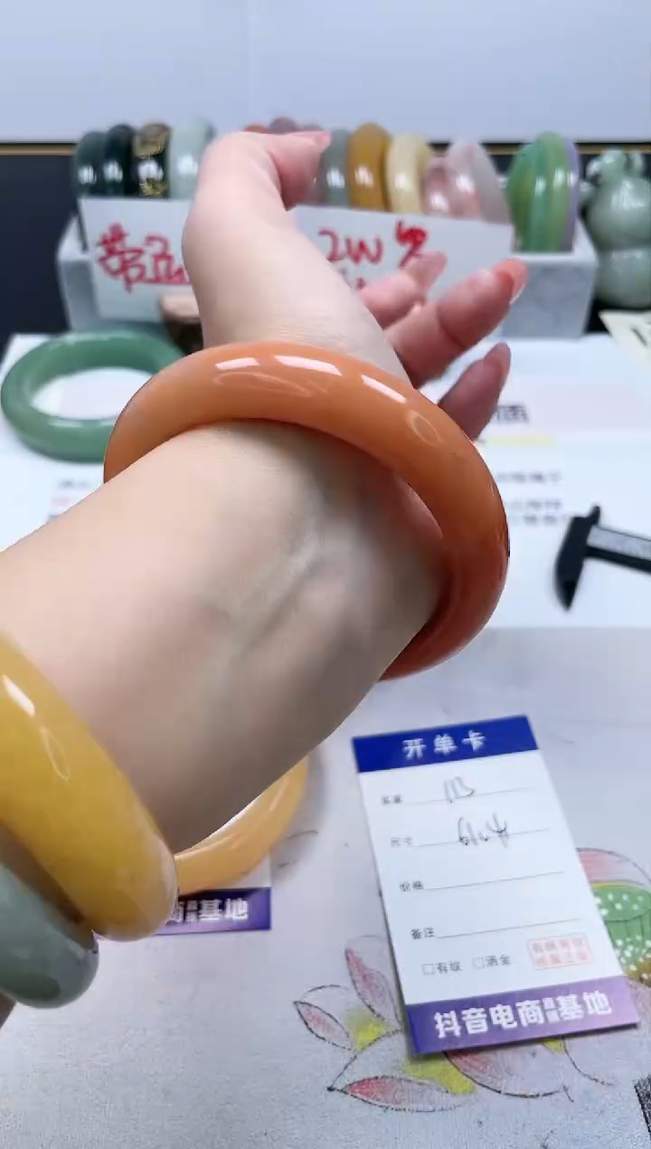 【闪购商品】石英质玉手镯未镶嵌113/61.4