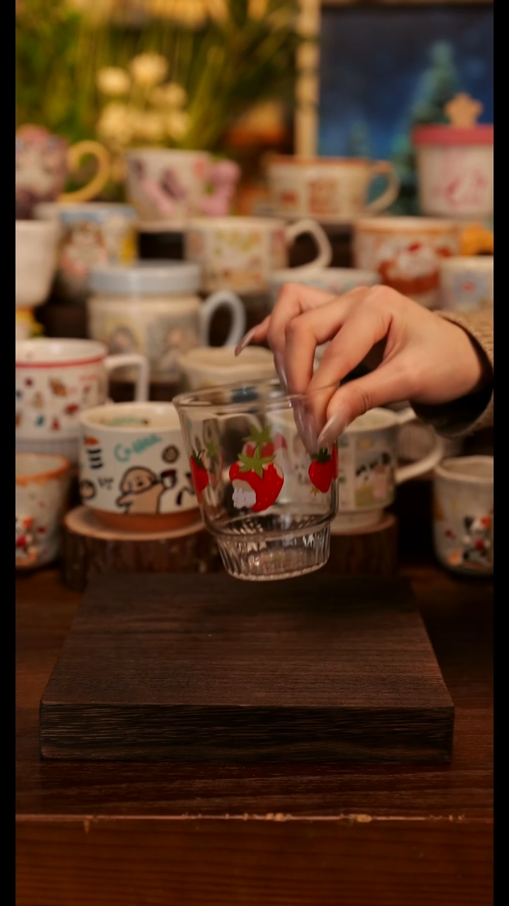 陶瓷手柄款阿满玻璃杯  草莓