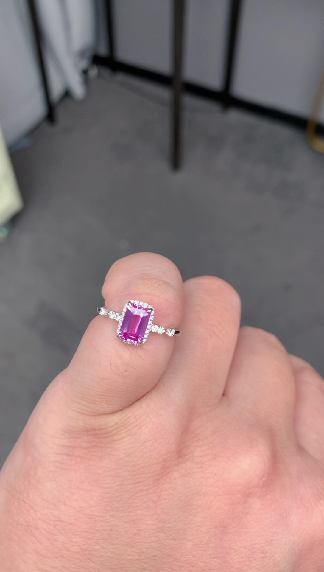 【闪购商品】蓝宝石戒指18K金镶嵌1ct 粉蓝宝戒指