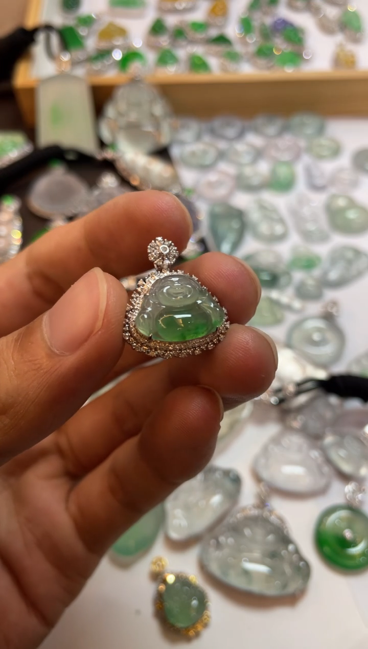 【闪购商品】翡翠吊坠(不含链)18K金镶嵌佛公