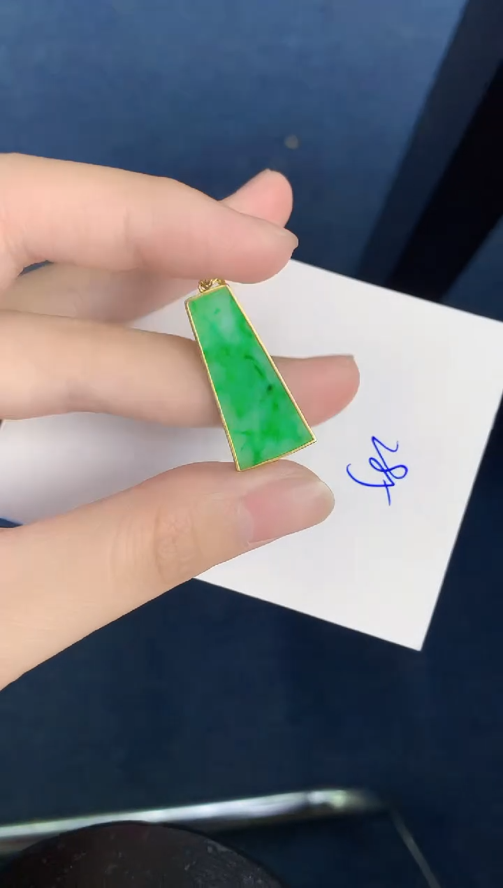 【闪购商品】翡翠颈饰18K金镶嵌0000000000