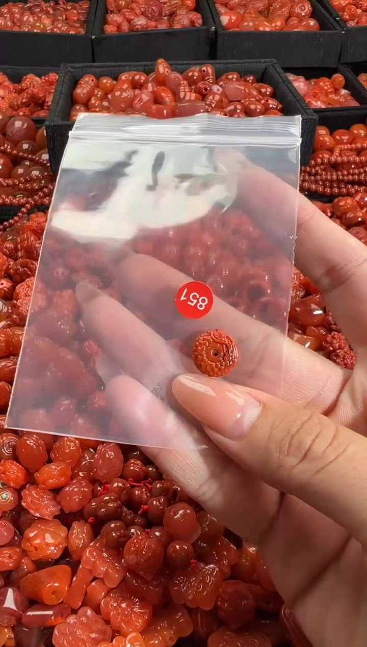 南红玛瑙未镶嵌颈饰1