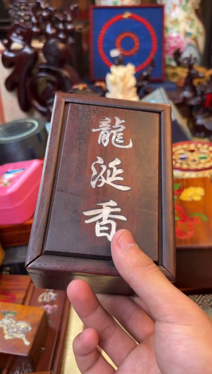 檀香紫檀（小叶紫檀）———————————————1摆件