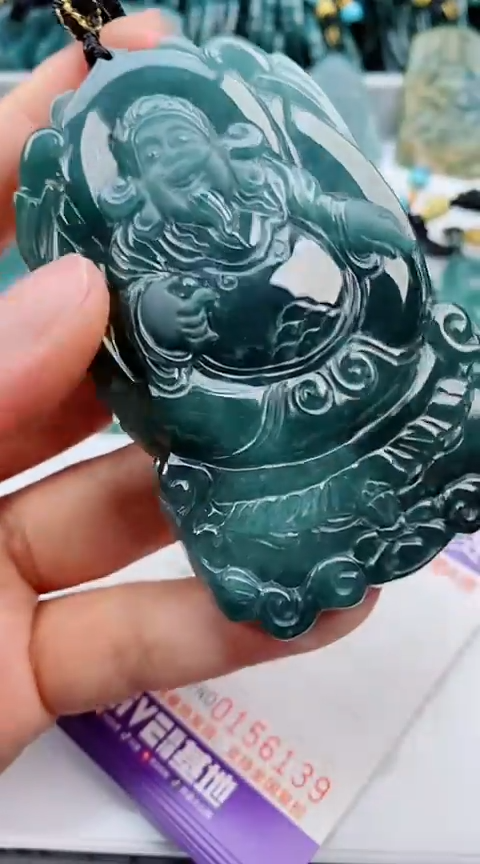 翡翠未镶嵌颈饰                  