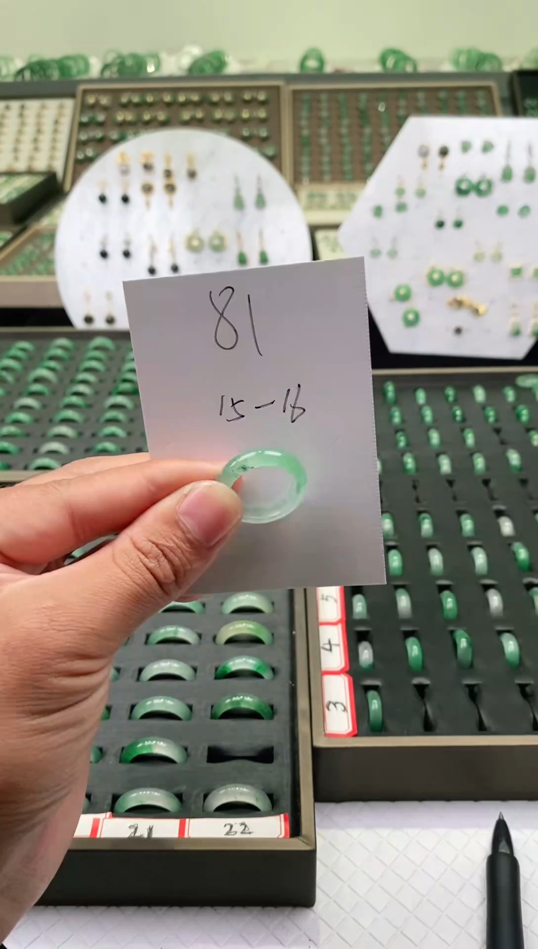 未镶嵌石英质玉（非洲翠）戒圈微瑕戒圈15