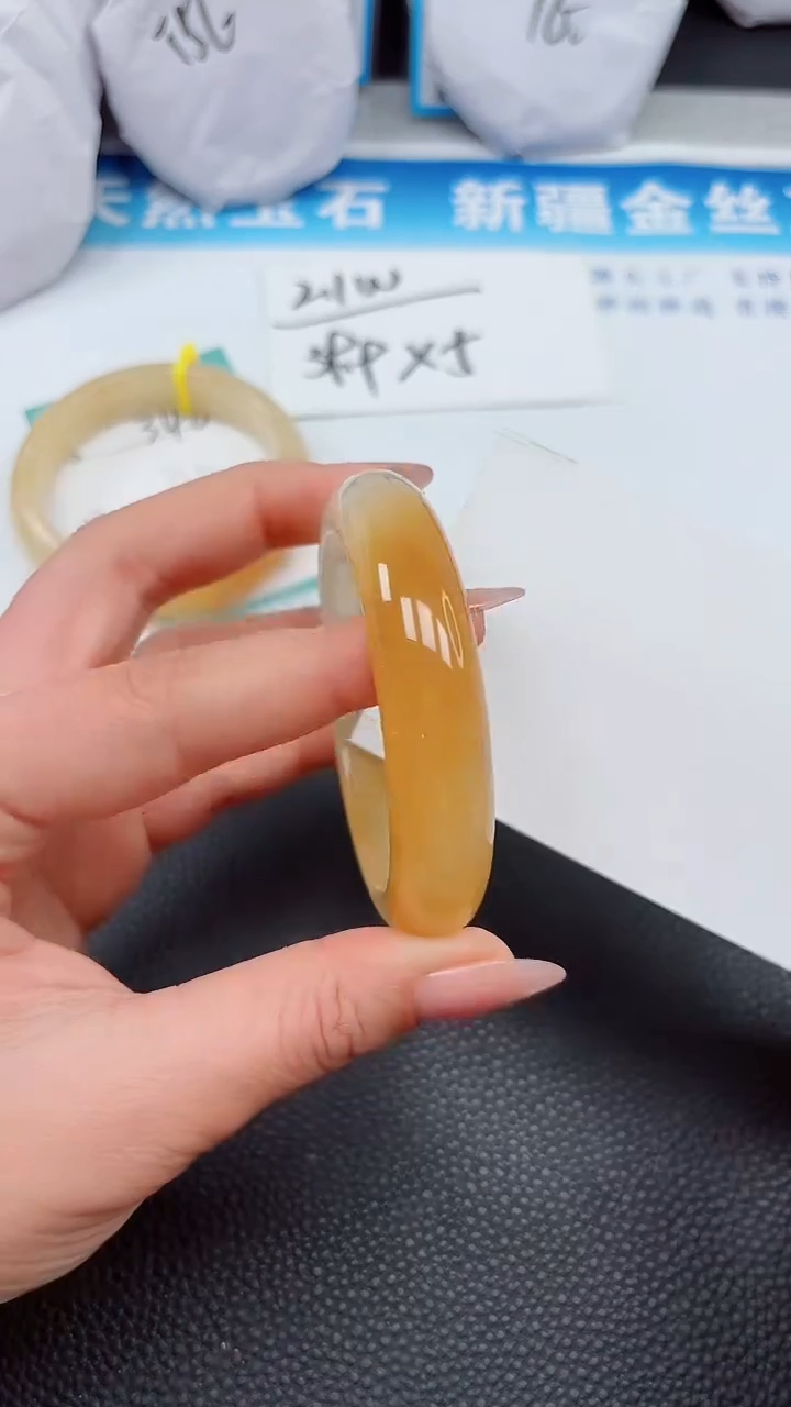 【闪购商品】石英质玉手镯未镶嵌A349