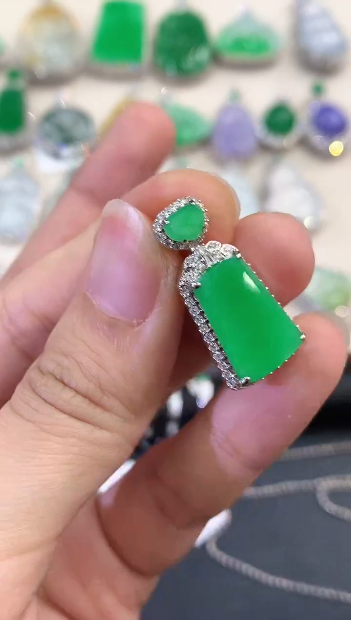 【闪购商品】翡翠吊坠(不含链)18K金镶嵌B151       