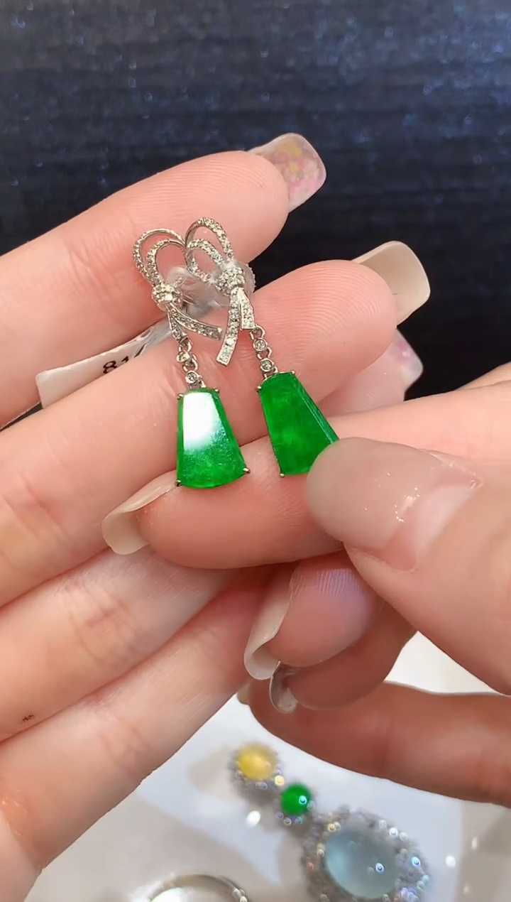 18K金镶嵌翡翠耳饰L多样性发其一