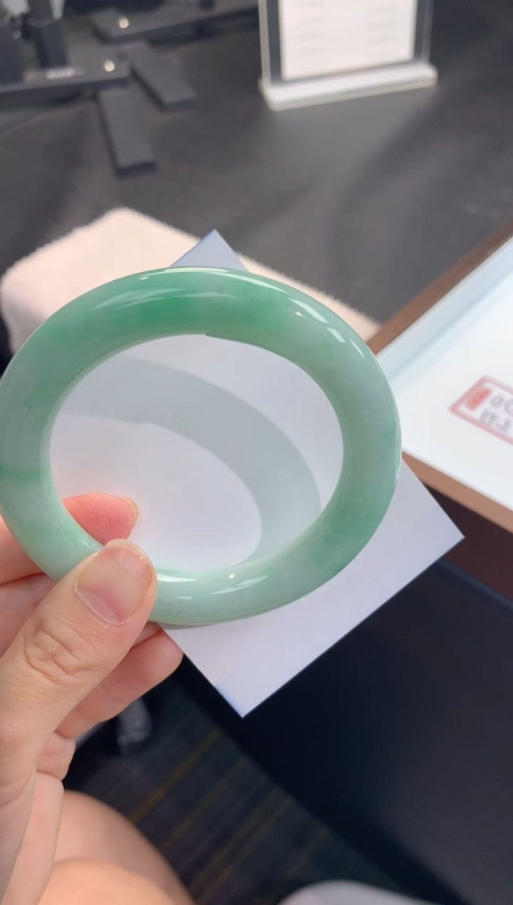 翡翠手镯未镶嵌