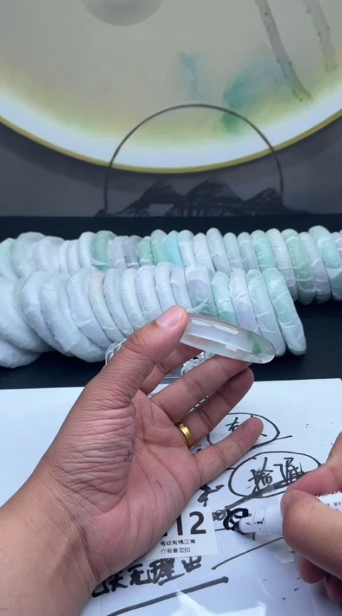 下单就是图片的手镯，放心冲！A212