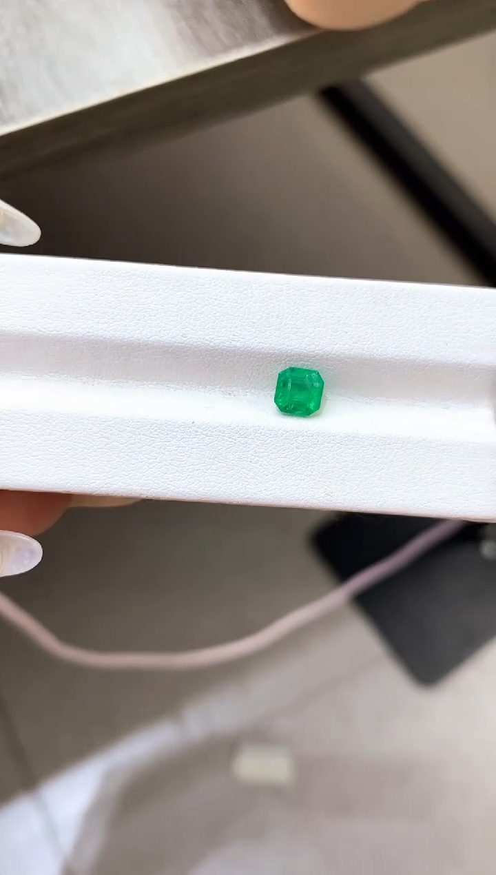 【闪购商品】祖母绿裸石未镶嵌天然木佐色祖母绿裸石1.04ct