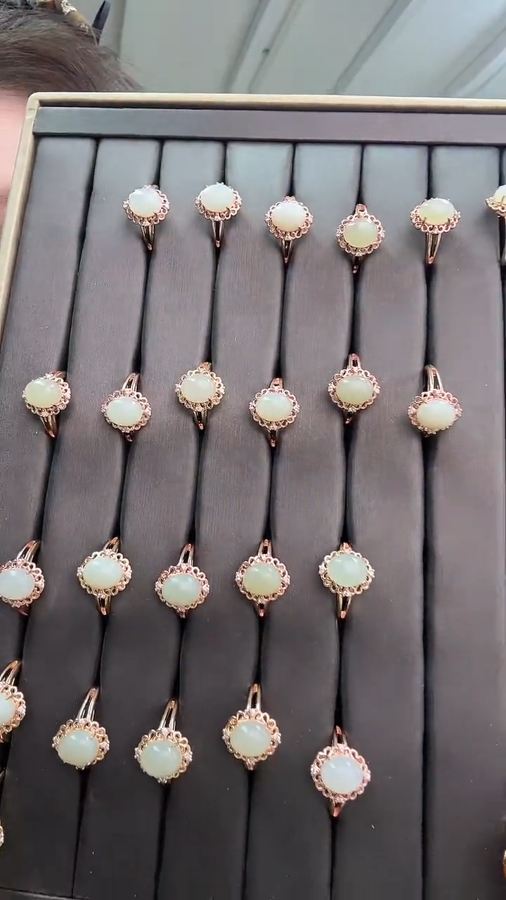 未镶嵌戒指和田玉和田玉戒指