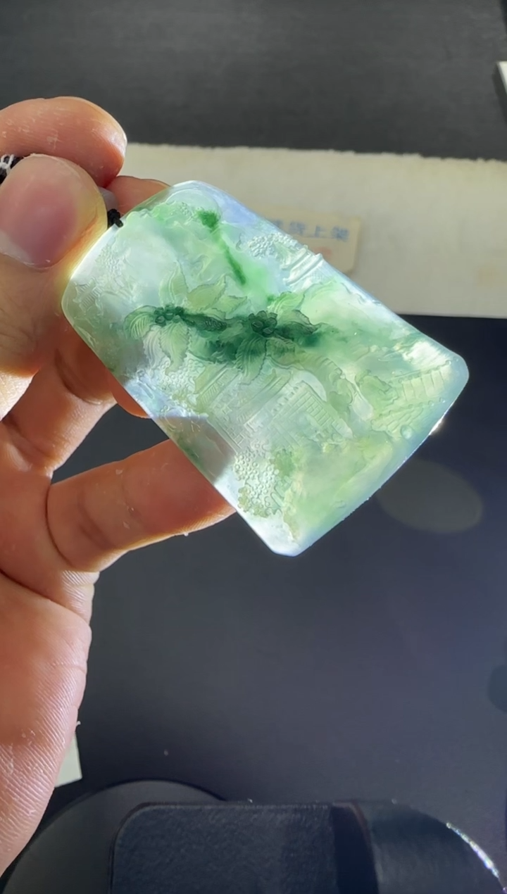 颈饰未镶嵌翡翠夫**徐天然翡翠A货孤品一件 