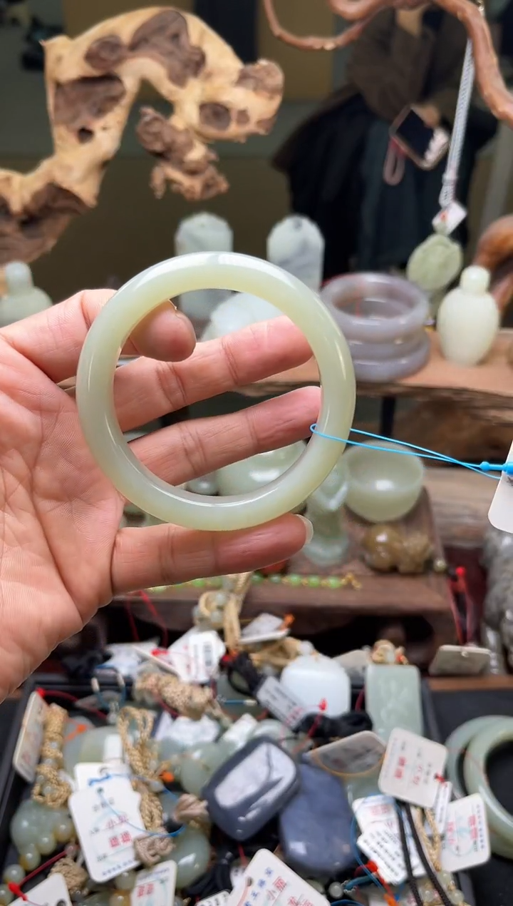 【闪购商品】和田玉手镯未镶嵌且末青白手镯 57+ 9001851