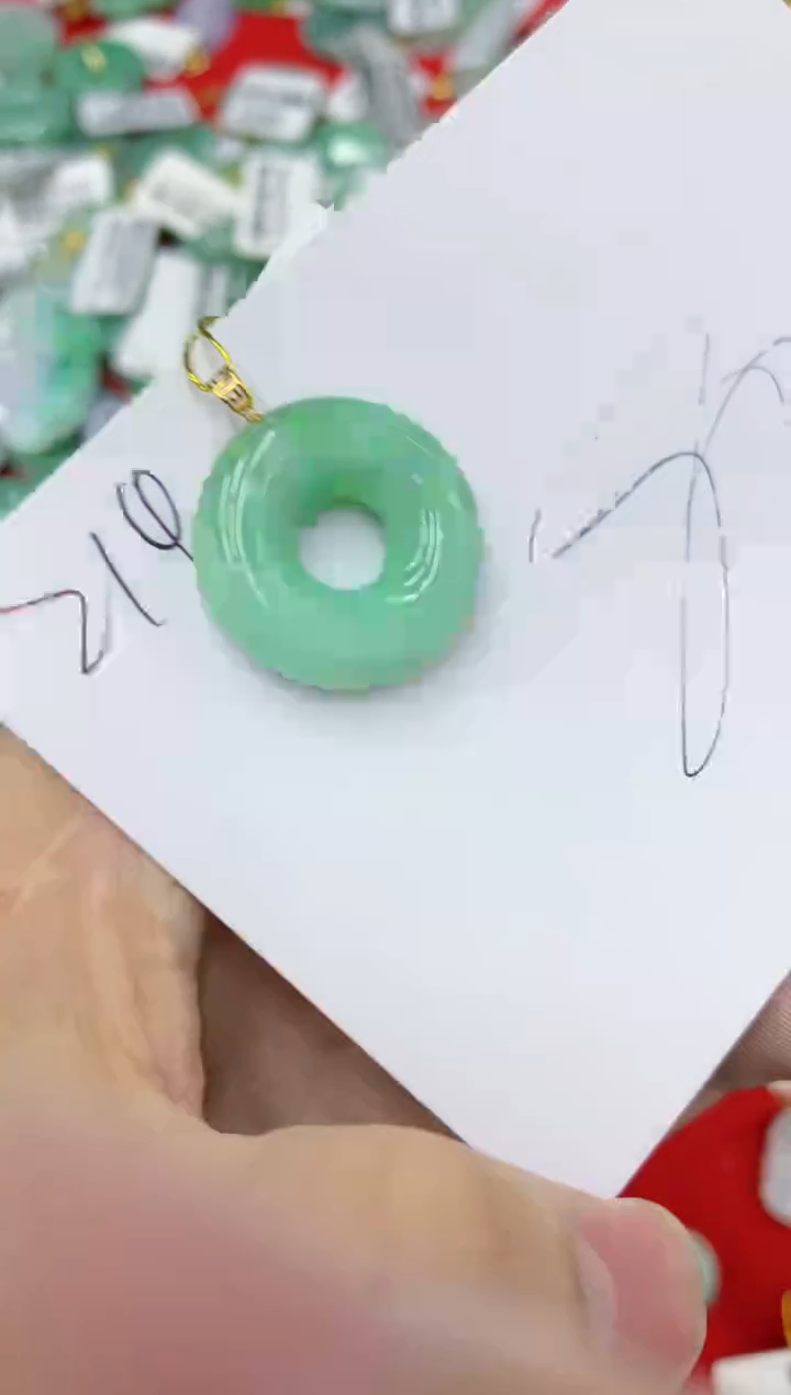 翡翠18K金镶嵌颈饰111111111