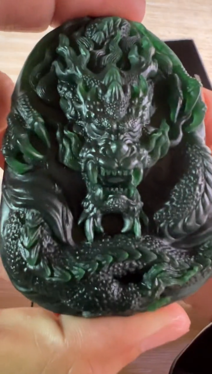 定制翡翠未镶嵌龙牌