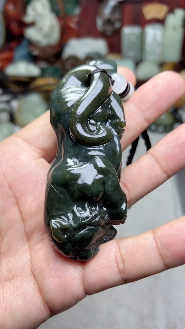 和田玉未镶嵌把件-