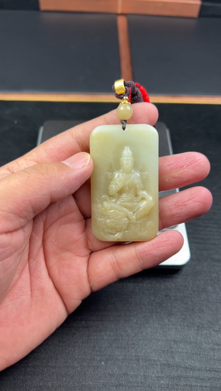 【闪购商品】和田玉吊坠(赠链)未镶嵌且末微色差迪克兰