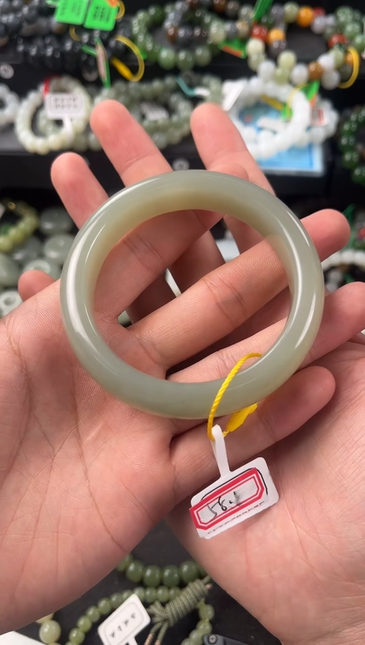 【闪购商品】和田玉手镯未镶嵌且末青白手镯卡58微色差