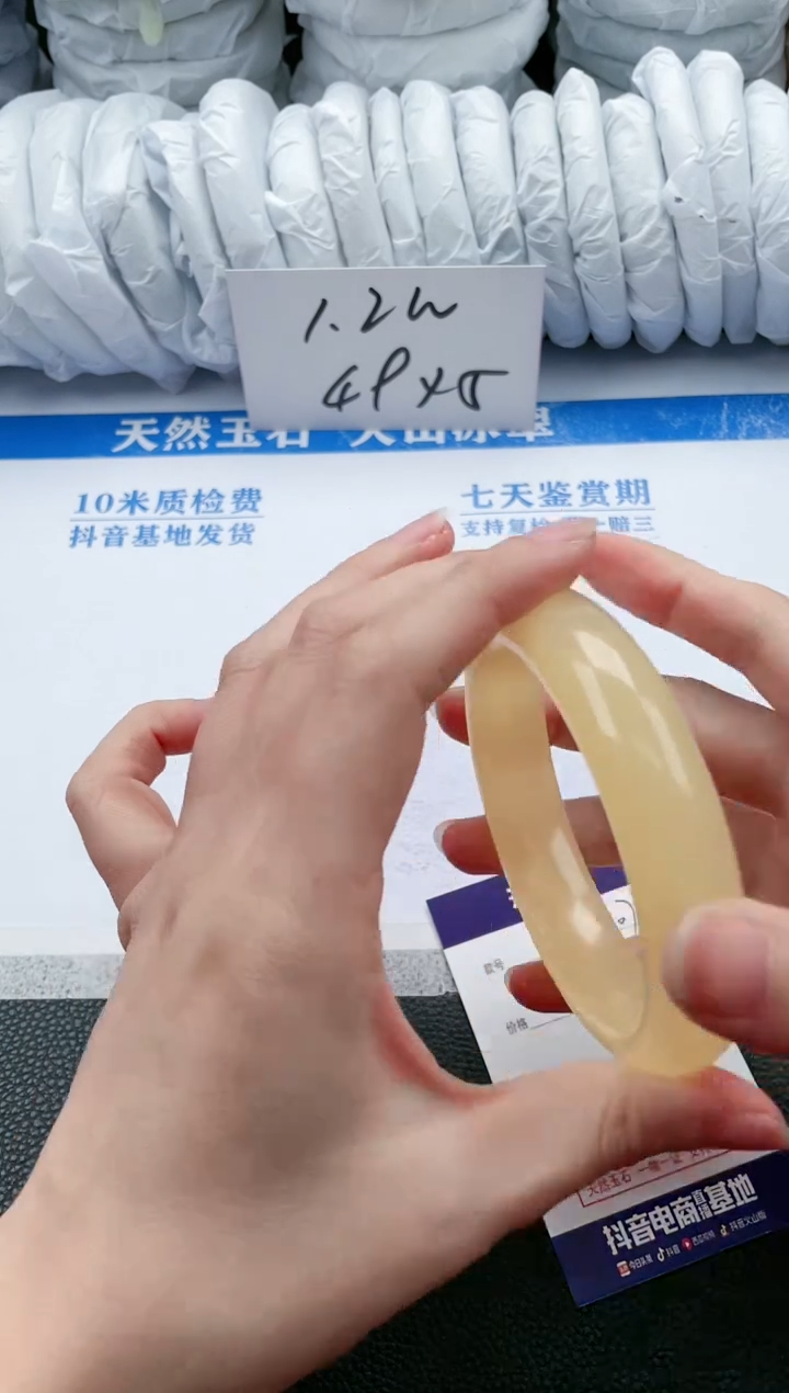 【闪购商品】石英质玉手镯未镶嵌L607