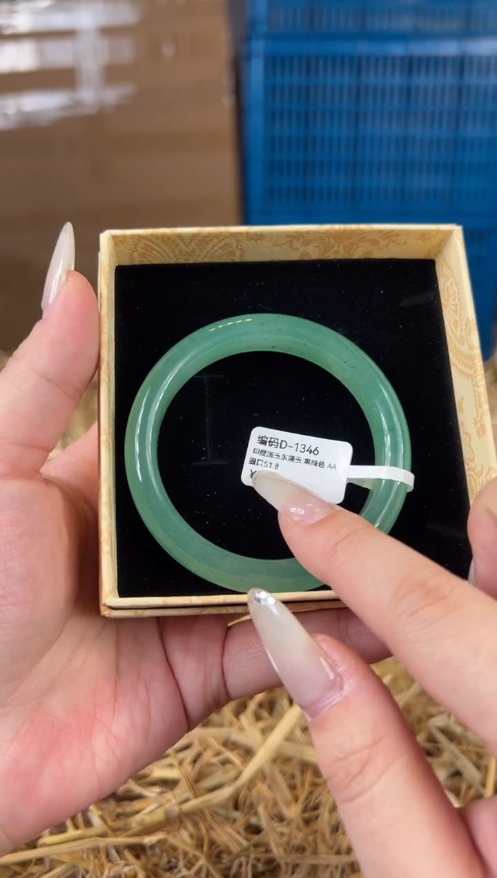 未镶嵌手镯石英质玉D1346