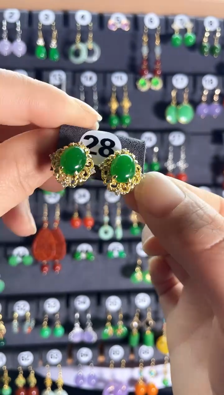 【闪购商品】翡翠耳饰银S925镶嵌28....