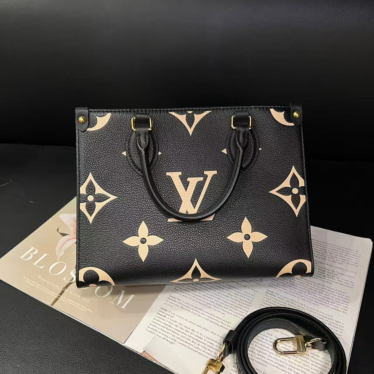 99新 LouisVuitton/路易威登 黑色小号onthego单肩包Y66寄卖服务