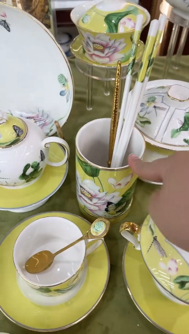 36%以上骨粉骨瓷筷子筒 