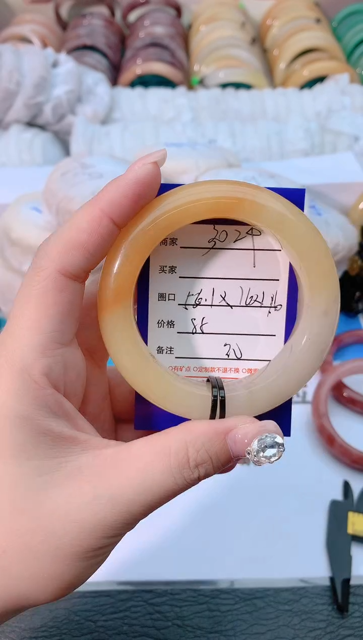 【闪购商品】石英质玉手镯未镶嵌3024