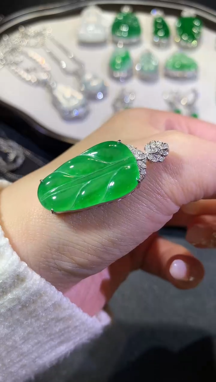 【闪购商品】翡翠吊坠(不含链)18K金镶嵌28-叶子