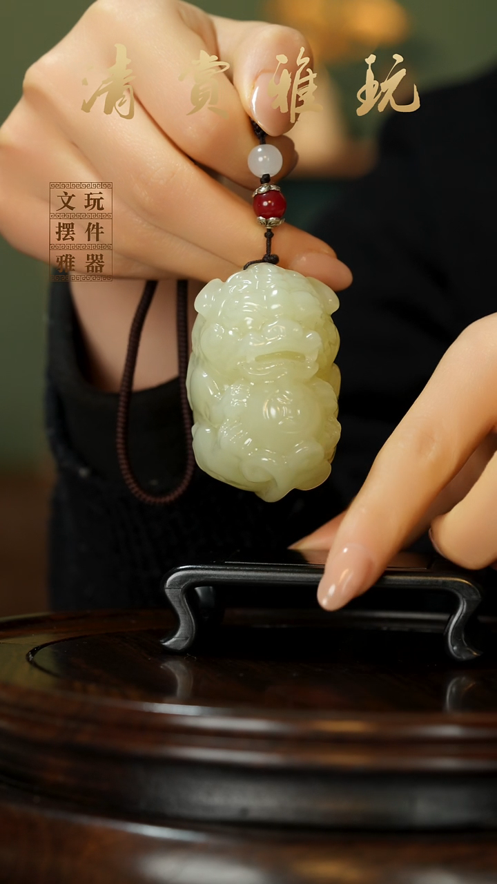 玉《貔貅抱球》手把件摆件