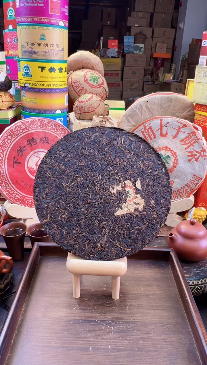别****人2003年下关小飞铁饼357克1饼