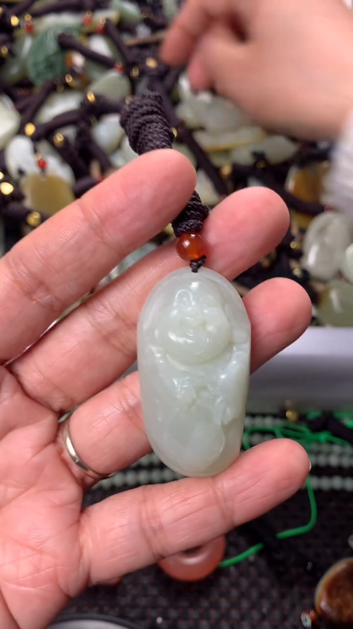 【闪购商品】和田玉颈饰未镶嵌多样性发货没有证书，拍一发一.有瑕
