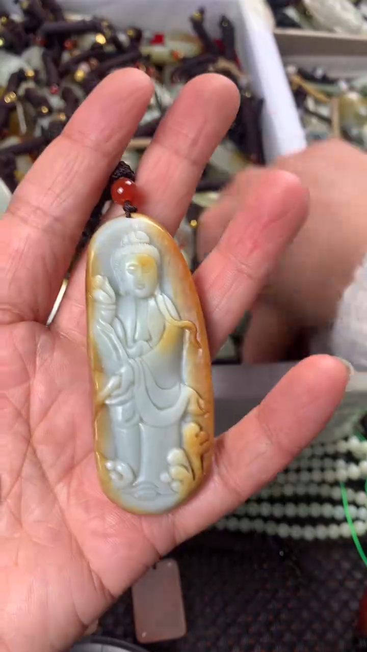 【闪购商品】和田玉颈饰未镶嵌多样性发货没有证书，拍一发一.有瑕