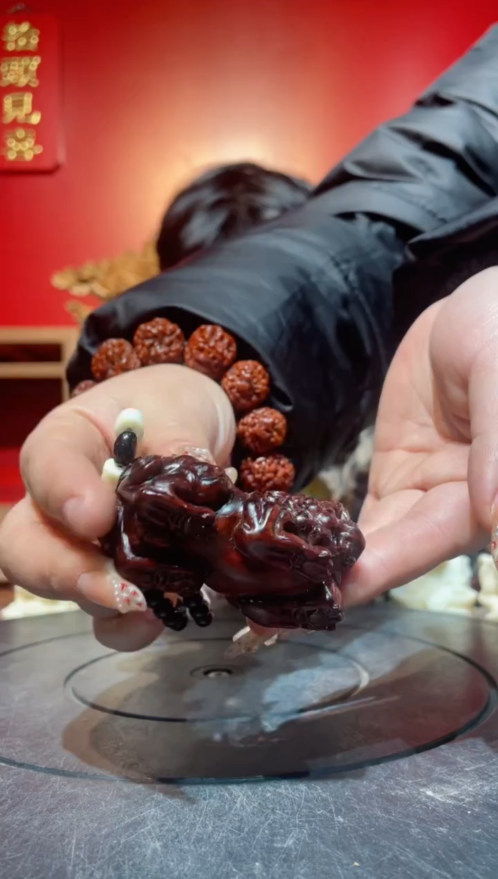 【闪购商品】非洲紫檀（红花梨）其他(直播推荐)     貔貅手把件