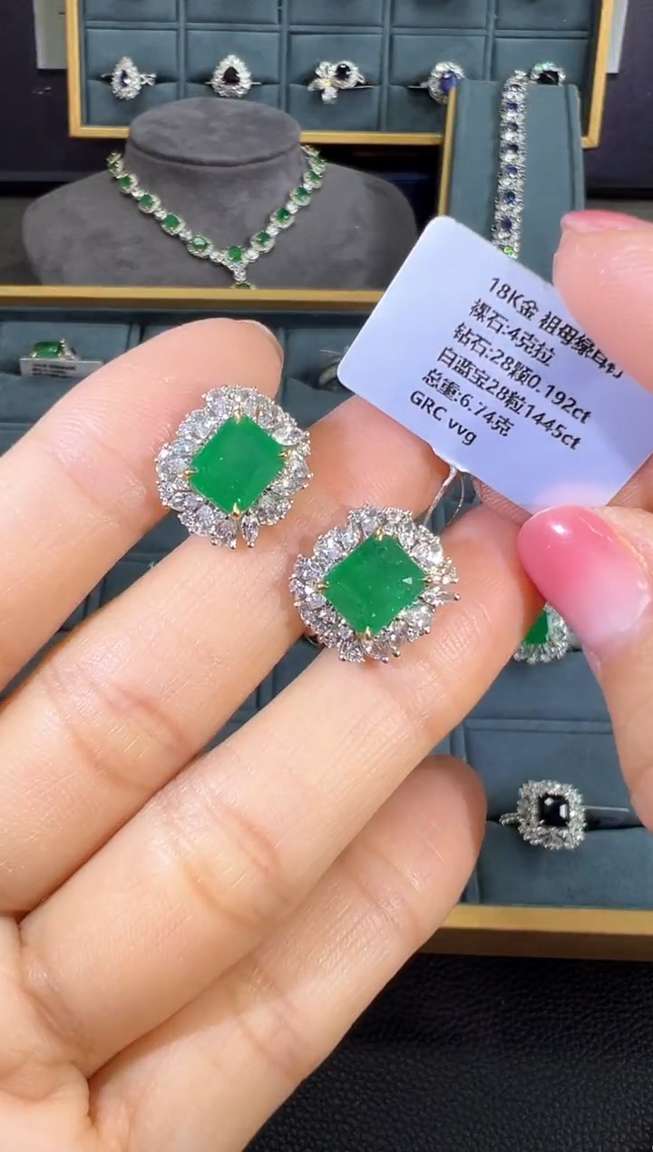 【闪购商品】祖母绿耳钉18K金镶嵌耳钉