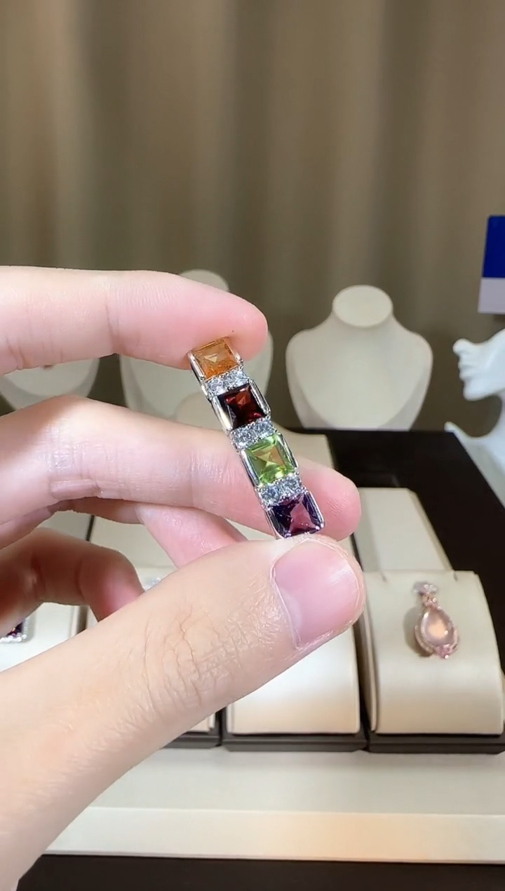 【闪购商品】水晶颈饰银S925镶嵌多彩宝石吊坠7*33mm