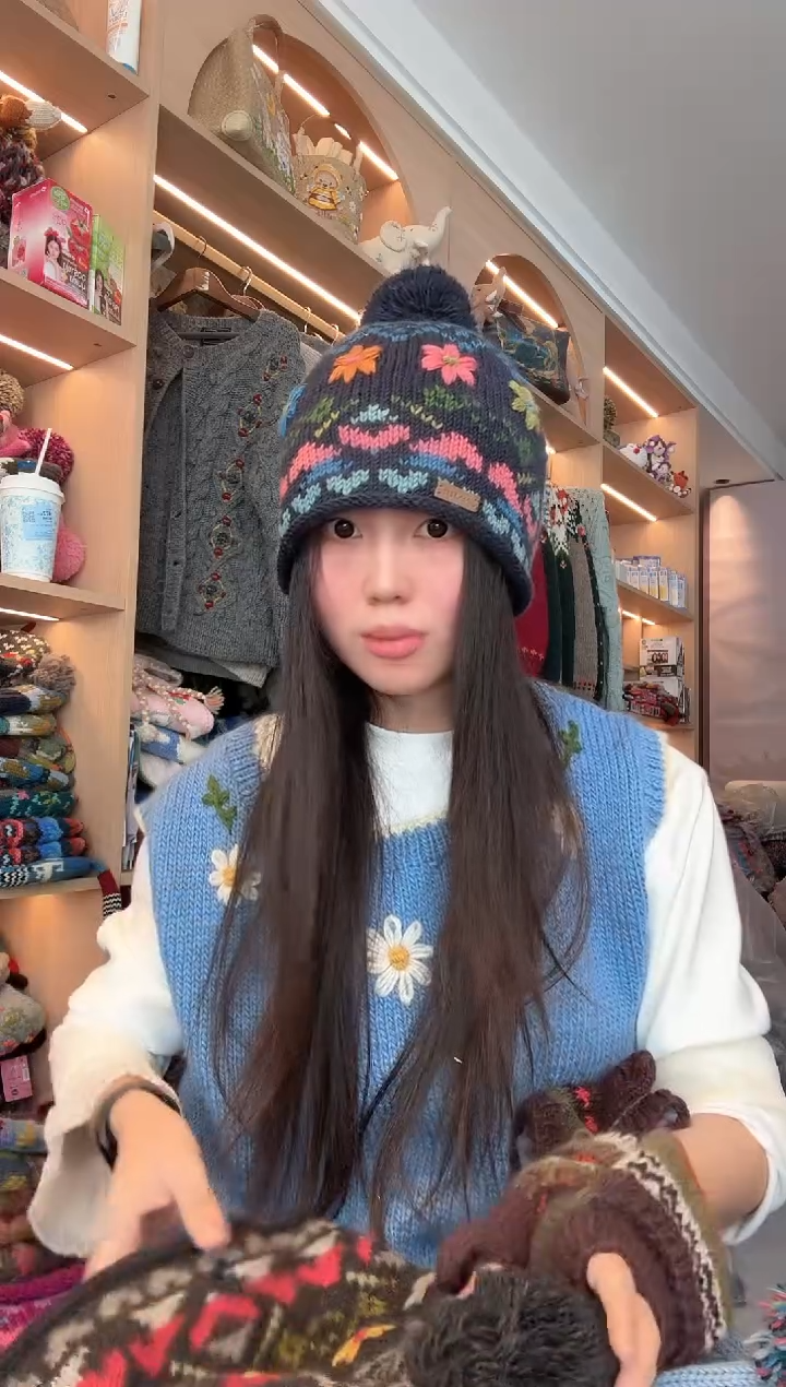 羊毛蓝色刺绣羊毛帽