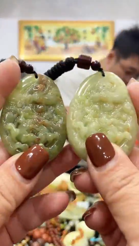 未镶嵌蛇纹石玉吊坠多样性发货发其中一件