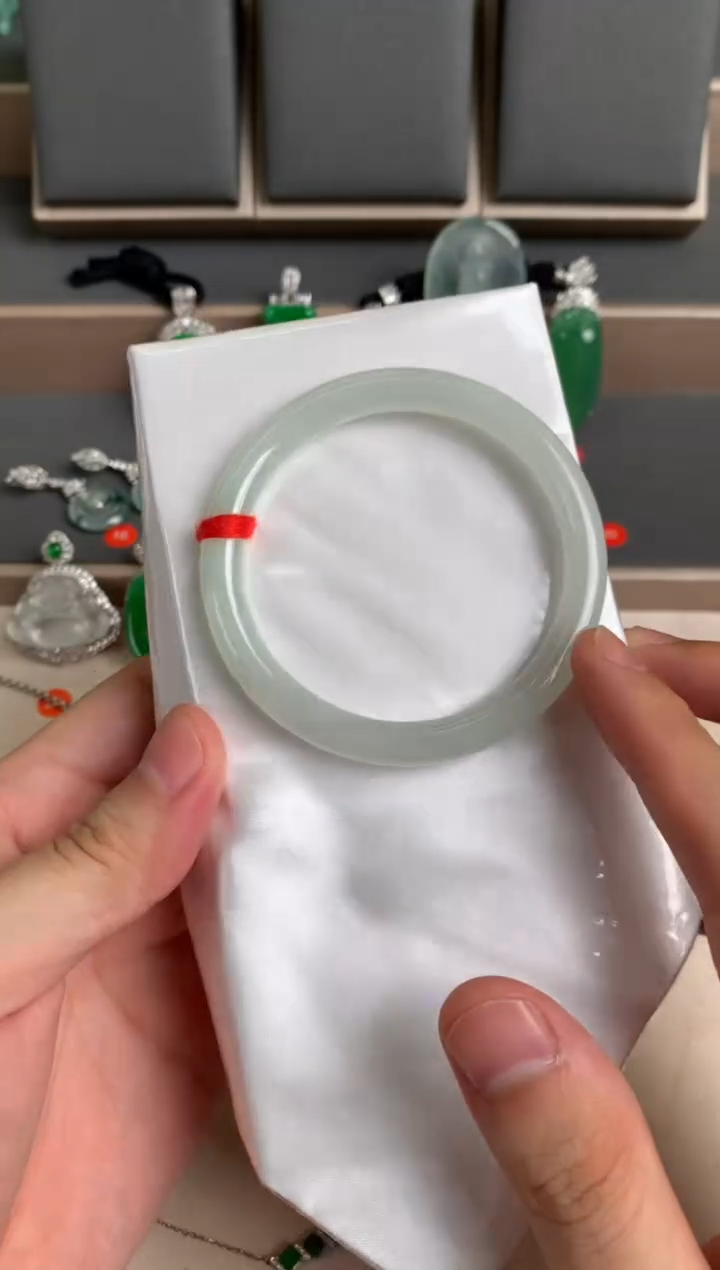 未镶嵌手镯翡翠手镯