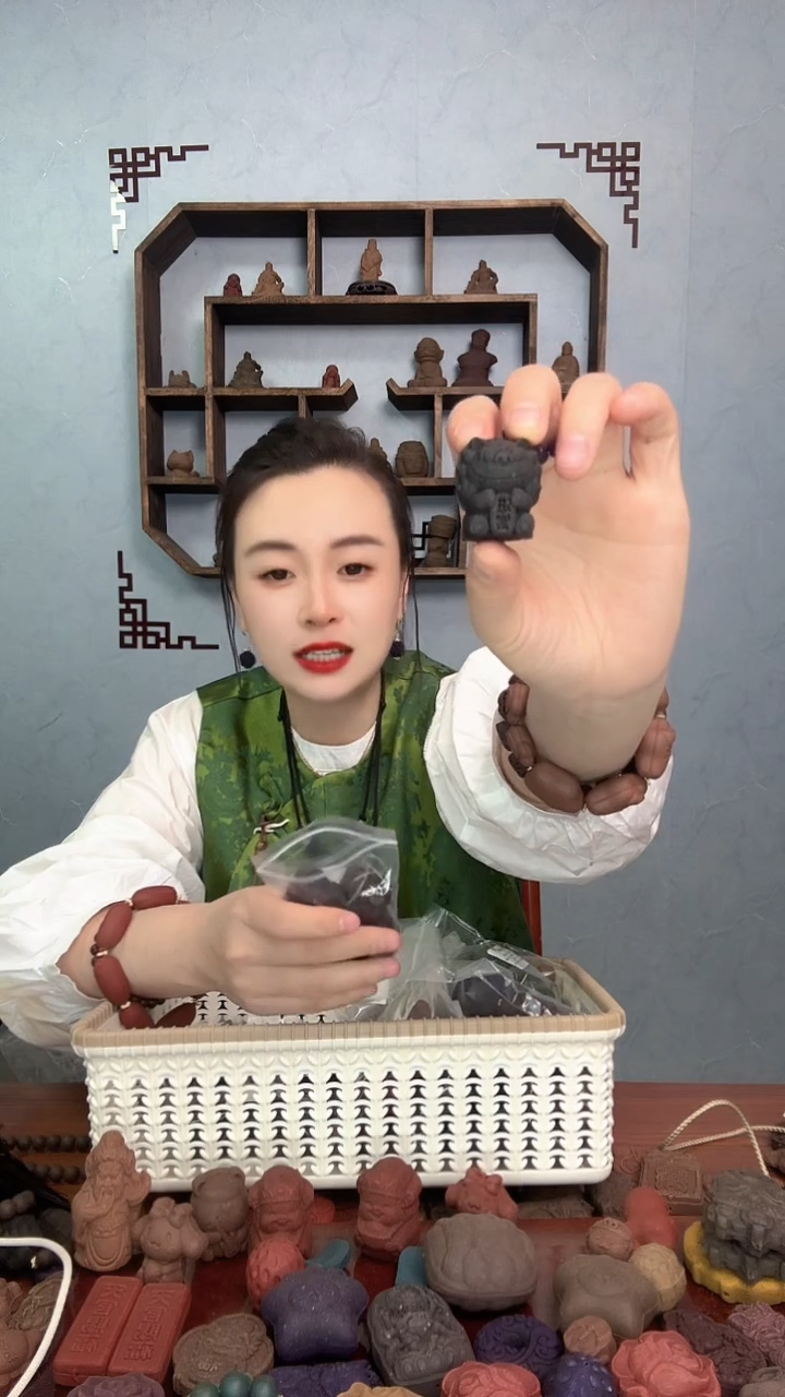 泥塑内涵川芎醒狮8个（不穿好）