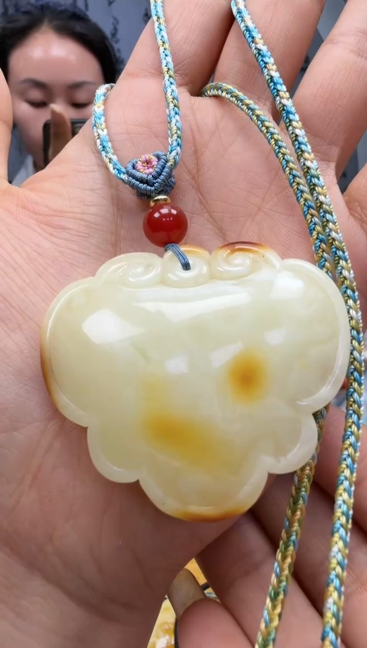 裸石琥珀未镶嵌如图