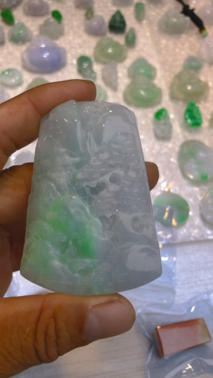 【闪购商品】翡翠吊坠(不含链)未镶嵌飘绿山水