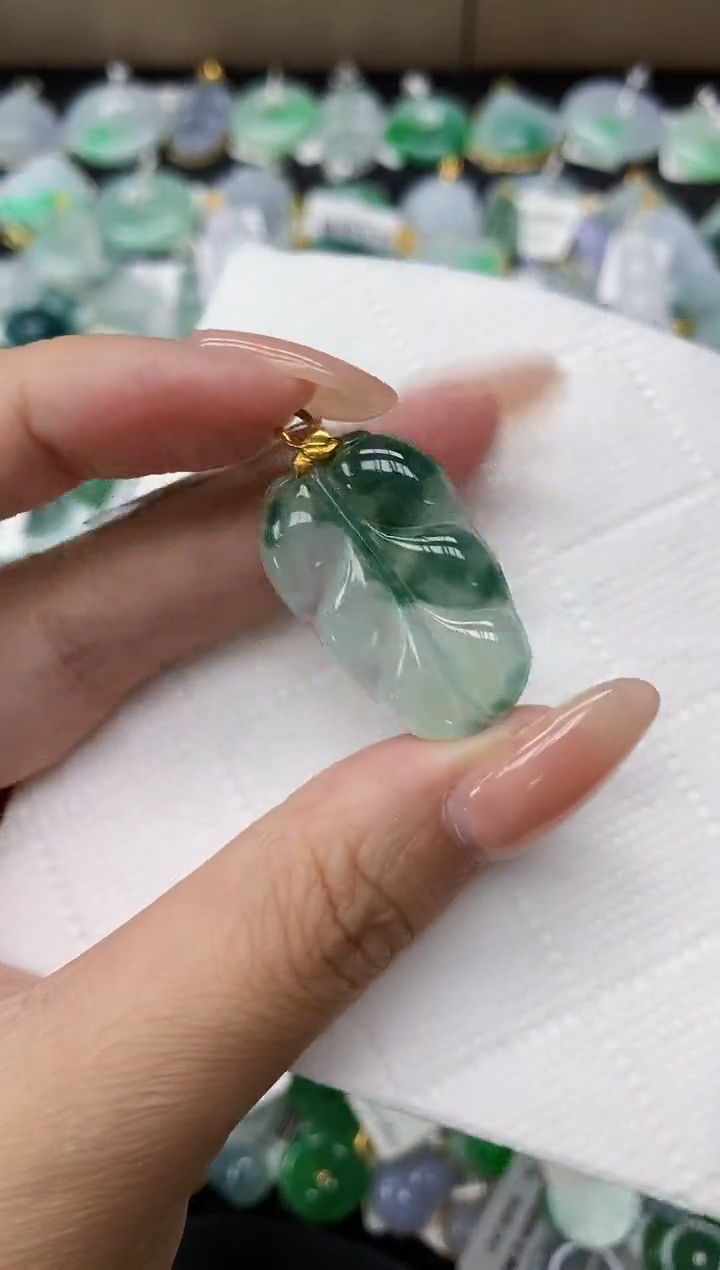 颈饰18K金镶嵌翡翠11111111111