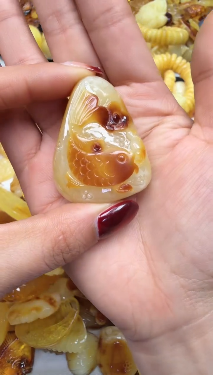 裸石琥珀未镶嵌如图