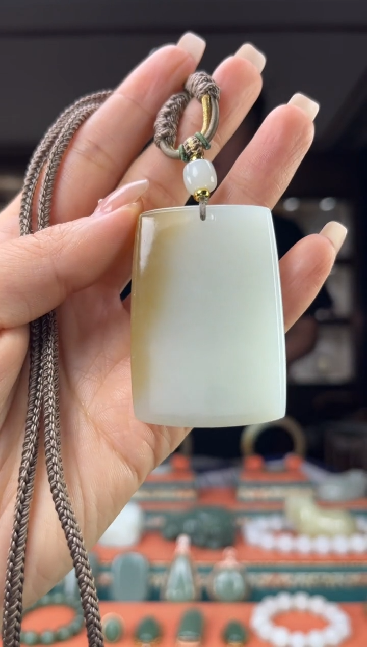 和田玉未镶嵌颈饰佩佩