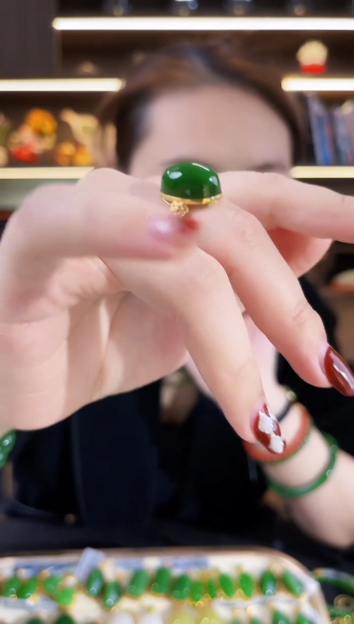 【闪购商品】和田玉·18K金镶嵌蛋面戒指一个