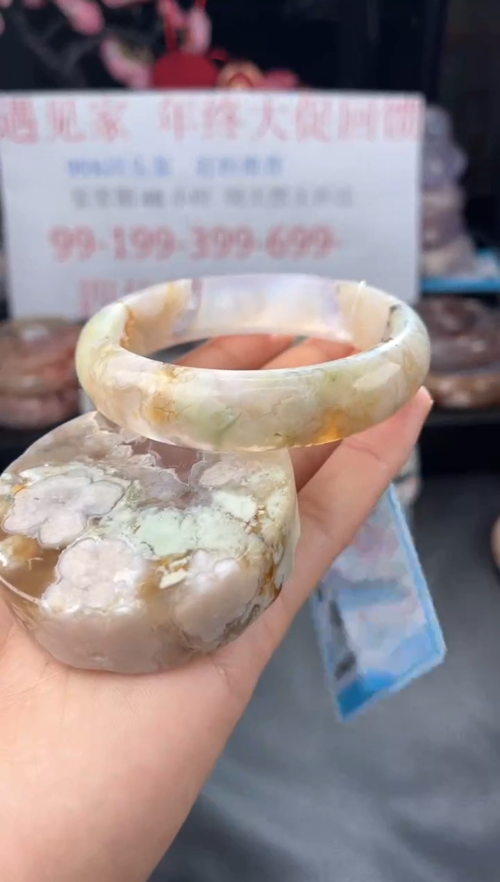【闪购商品】石英质玉手镯未镶嵌59