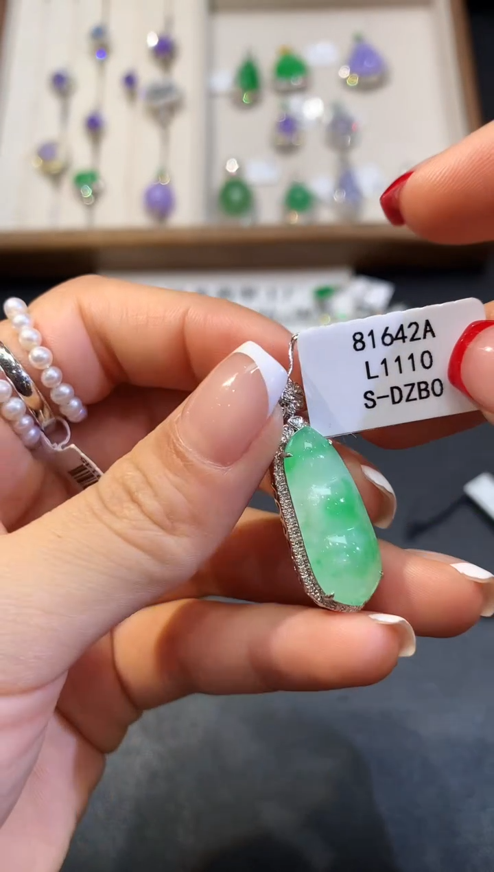 翡翠18K金镶嵌吊坠(不含链)L1110多样性发其一